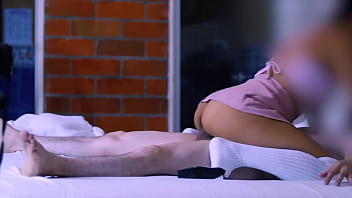 Padrastro y la amiga de su hermanas