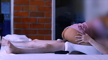 Padrastro y la amiga de su hermanas