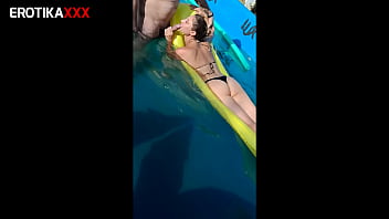 Sadi hotwife and gozador 19 cumshot in the pool at boate lux cachoeirinha rs