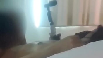 Alta edecán sumisa semen adentro