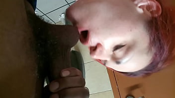 Dumb white hoe know how to blow