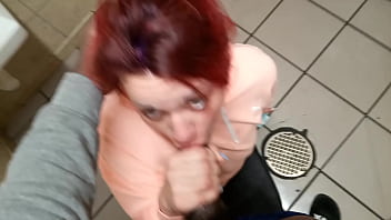 Dumb white hoe know how to blow