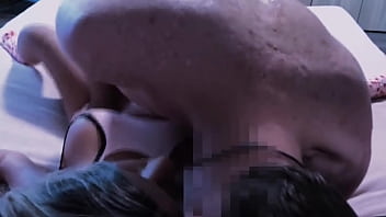 Hacer el amor con una linda muñeca sexual