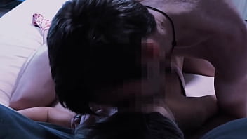 Hacer el amor con una linda muñeca sexual