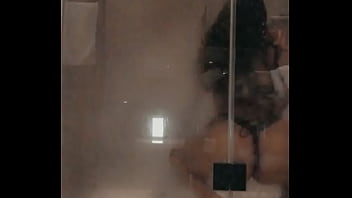 Lala très détendu sur swame ce soir la douche ne sera pas privé