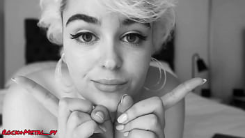 Stefania ferrario calentoneando en la cama Stefania ferrario calentoneando en la cama