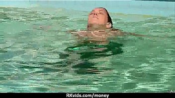 Amateur chick takes money for a fuck 2