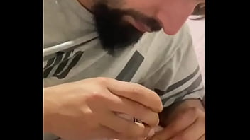 A una reina se la trata como se merece no les gustaria verla hacerme una paja con esos piesitos hernosos