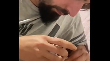 A una reina se la trata como se merece no les gustaria verla hacerme una paja con esos piesitos hernosos