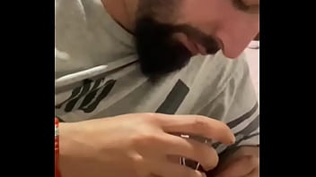 A una reina se la trata como se merece no les gustaria verla hacerme una paja con esos piesitos hernosos