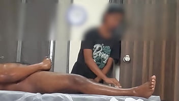 Dick flashing to massage girl