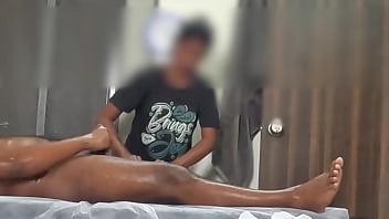 Dick flashing to massage girl