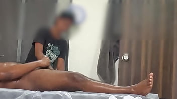 Dick flashing to massage girl