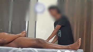 Dick flashing to massage girl