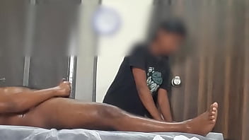 Dick flashing to massage girl