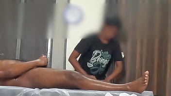 Dick flashing to massage girl