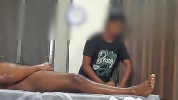 Dick flashing to massage girl