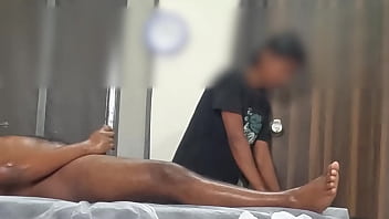 Dick flashing to massage girl