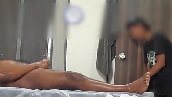 Dick flashing to massage girl