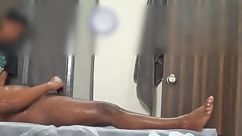 Dick flashing to massage girl