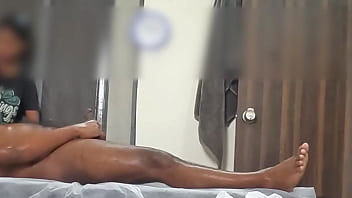 Dick flashing to massage girl