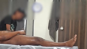 Dick flashing to massage girl