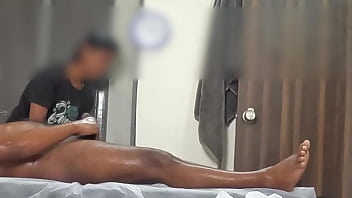 Dick flashing to massage girl