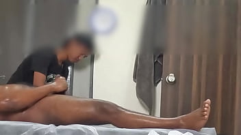 Dick flashing to massage girl