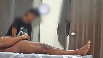 Dick flashing to massage girl