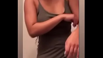 Brittany moviendo su culo