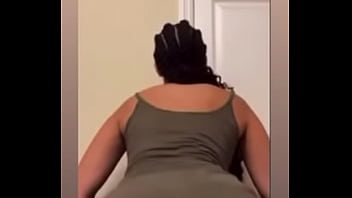 Brittany moviendo su culo