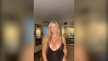 Tasha reign spilling naughty words to you juicy tits & booty bouncing