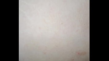 Enchendo o cuzinho de leite