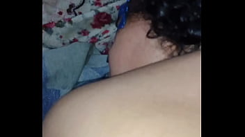 Enchendo o cuzinho de leite