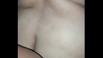 Enchendo o cuzinho de leite