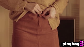 Hot babe exposed her stunning all natural body