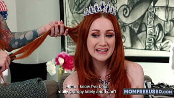 Scarlett and stepmom get crafty with glue guns and naughty lessons