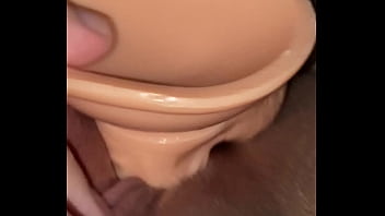 Mojadita18 latina caliente se manosea y luego se penetra rico con un dildo pensando en ti