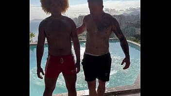 Wataa nesse verão nada melhor do que uma suruba com os amigos na piscina você viria ️