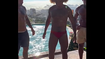 Wataa nesse verão nada melhor do que uma suruba com os amigos na piscina você viria ️