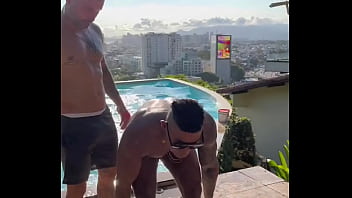Wataa nesse verão nada melhor do que uma suruba com os amigos na piscina você viria ️