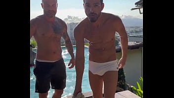 Wataa nesse verão nada melhor do que uma suruba com os amigos na piscina você viria ️