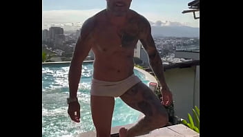 Wataa nesse verão nada melhor do que uma suruba com os amigos na piscina você viria ️