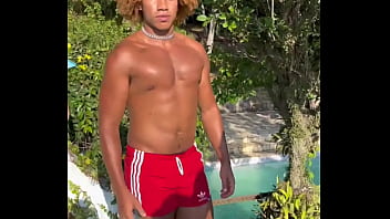 Wataa nesse verão nada melhor do que uma suruba com os amigos na piscina você viria ️