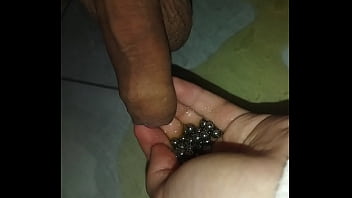 尿出小钢珠，超级爽 thumbnail