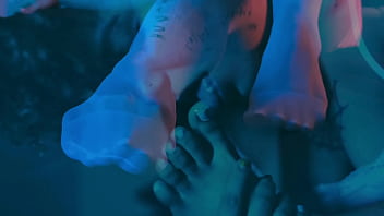 Emilly is here with her hot and pretty feet Emilly is here with her hot and pretty feet