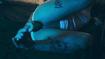 Emilly is here with her hot and pretty feet