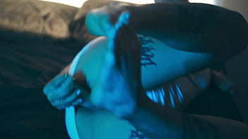 Emilly is here with her hot and pretty feet