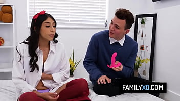 Pounding my gf's pussy after the thanksgiving dinner with her family