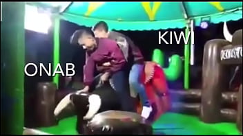 Kiwiman se aprovecha de pendeja manos tontas y la destroza